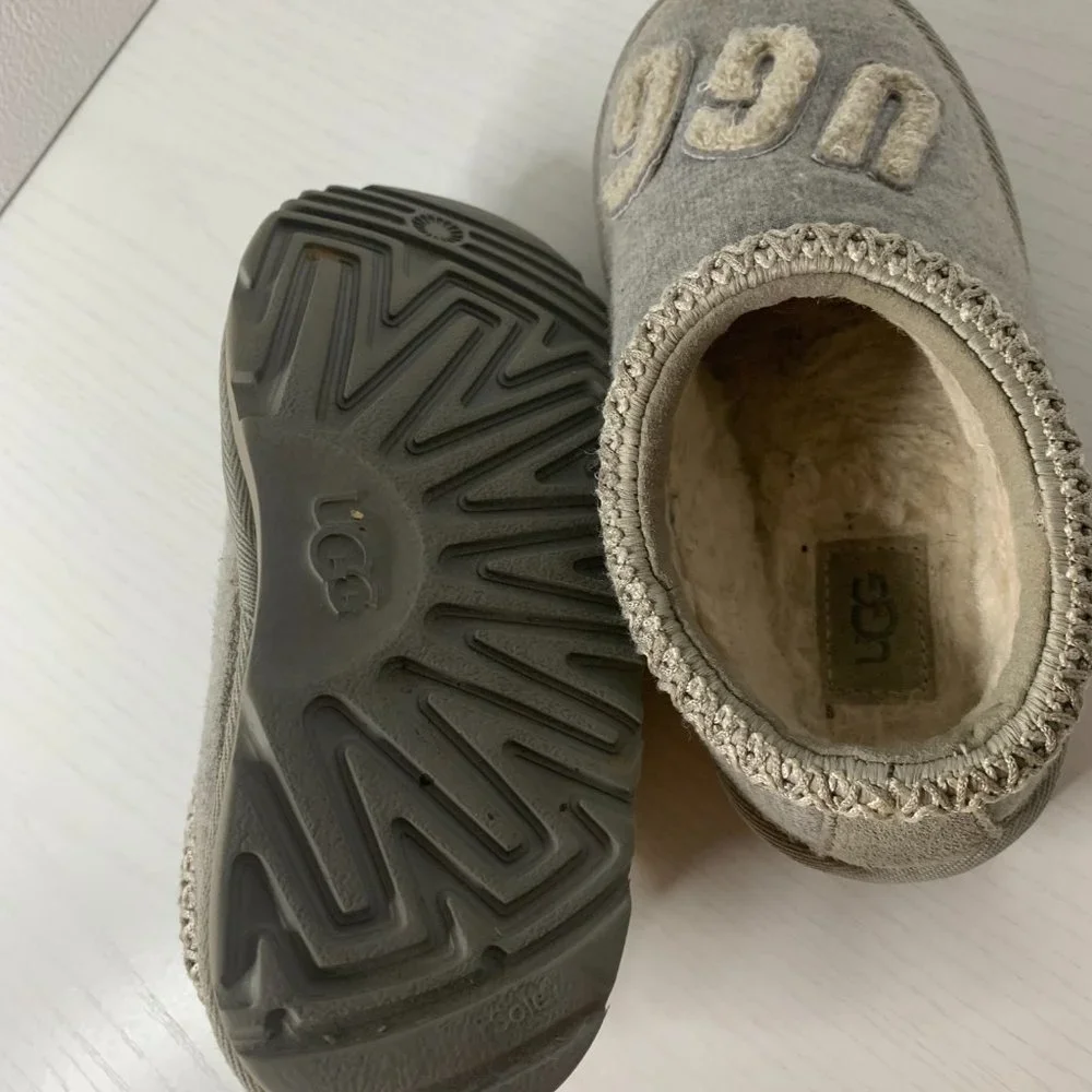 UGG Slip On